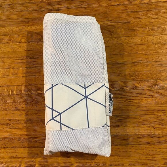 Norwex Beach Towel Blue & White limited edition NWT - Picture 5 of 5